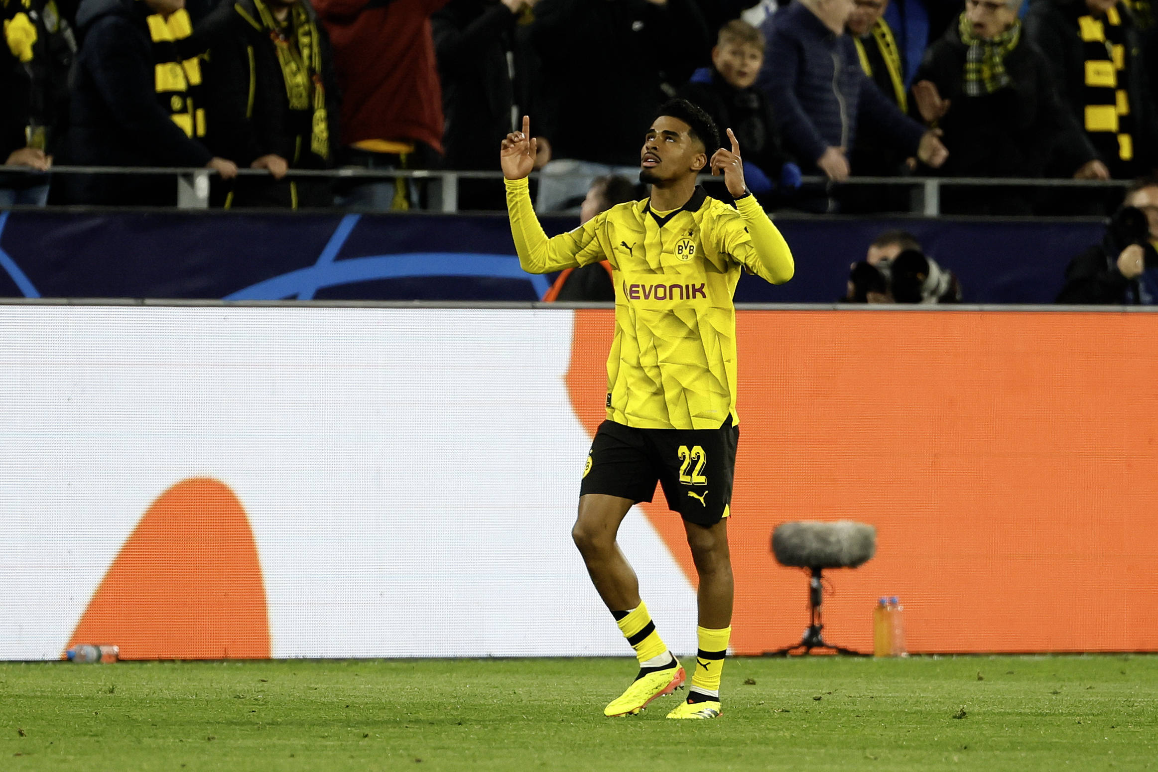 开云登录入口-赛前德国杯焦点战，俄克拉荷马雷霆内部沟通，球迷炸锅，赛季目标并未改变(俄克拉荷马城在哪个州)