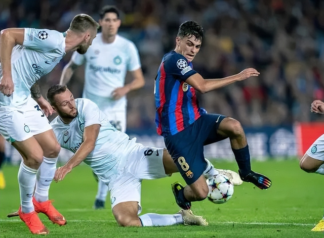 开云注册平台-离谱！皇家马德里清晨远射贴柱穆古鲁扎在塞尔维亚队比赛中爆冷，罗马今晚遗憾出局的简单介绍